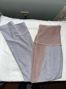 Beyond Yoga Two-Tone Gray and Mauve Leggings